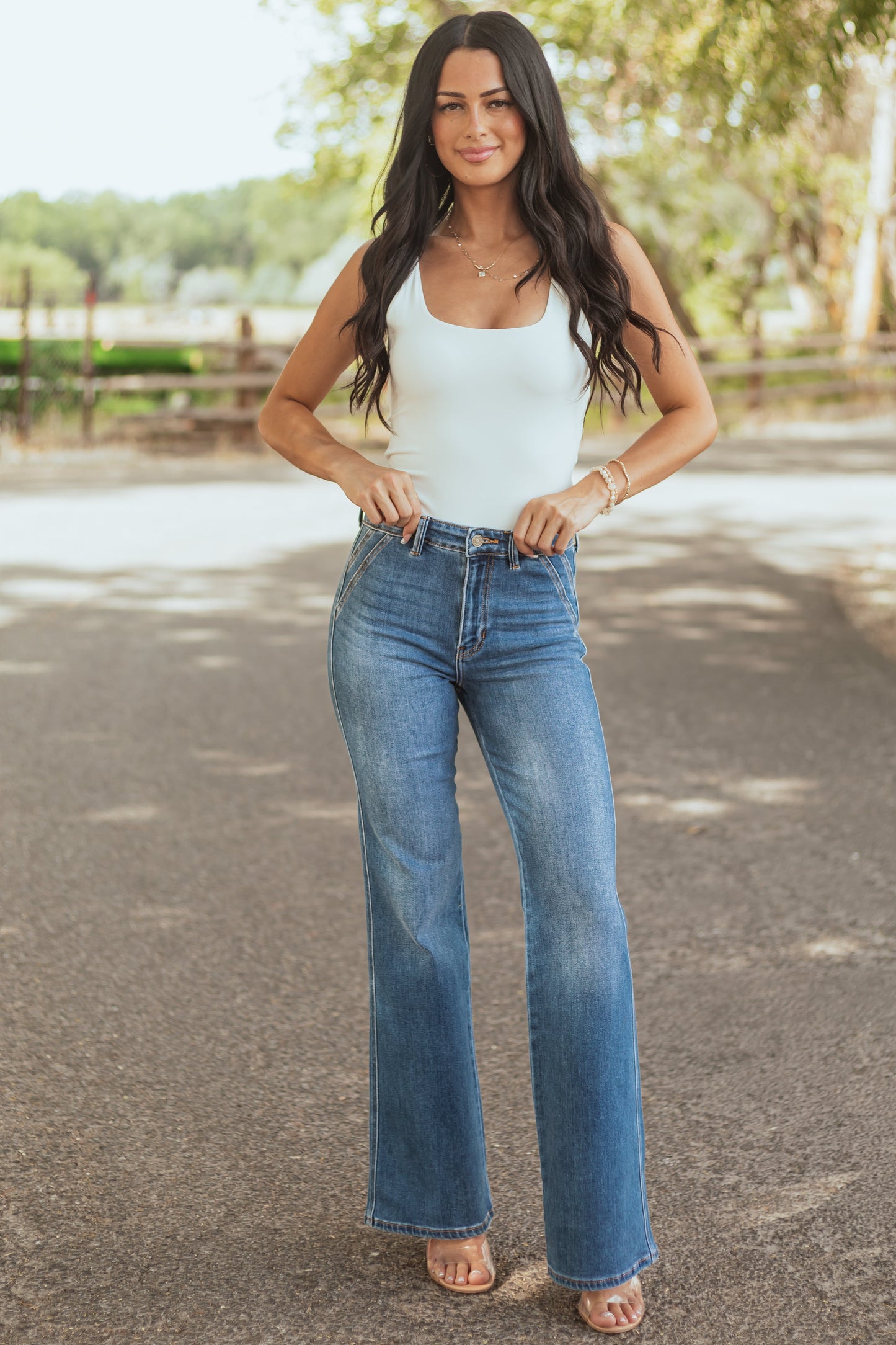 AVELINE – Flared dames jeans met high waist in soepel denim - Glamorix