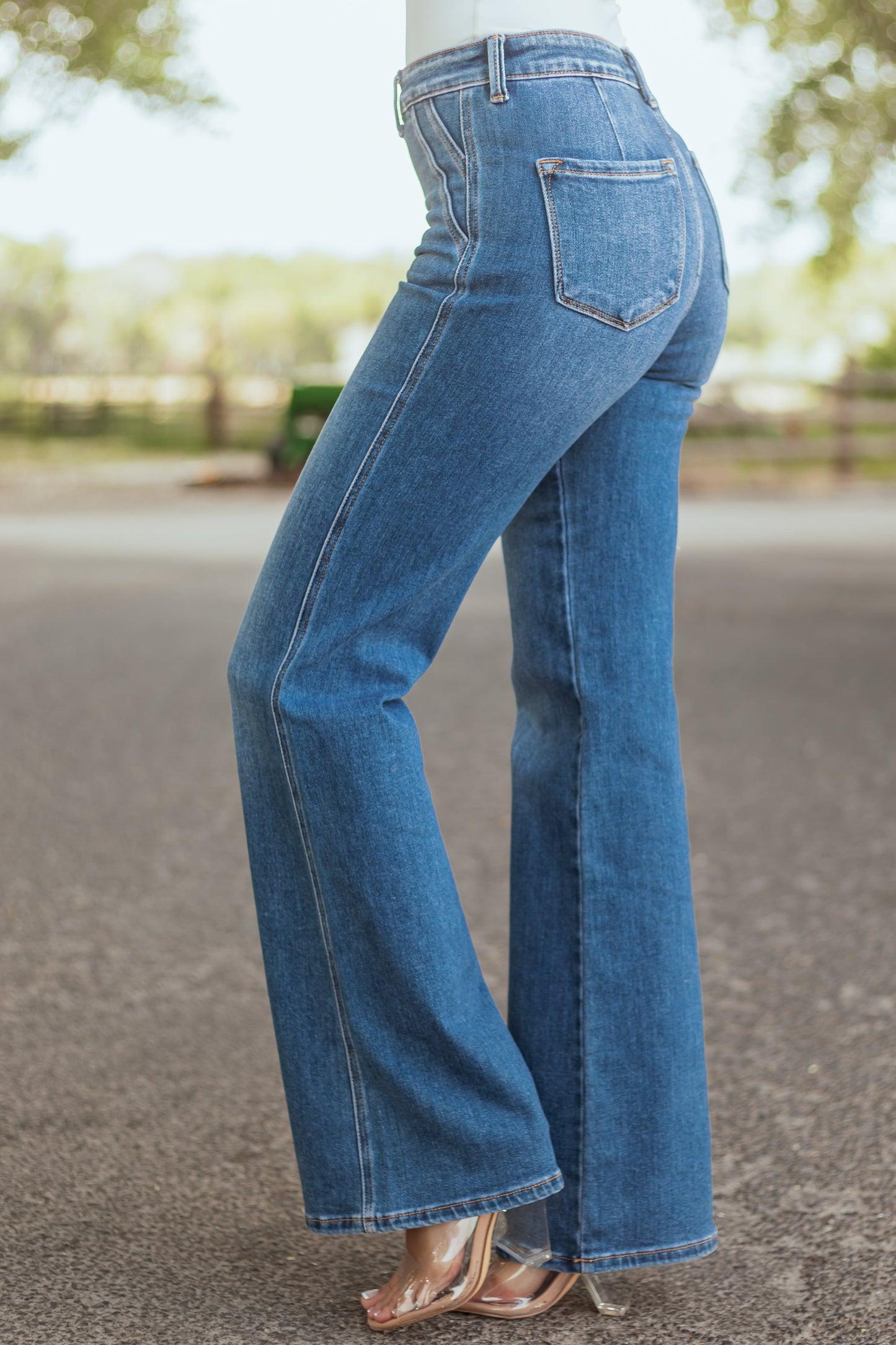 AVELINE – Flared dames jeans met high waist in soepel denim - Glamorix