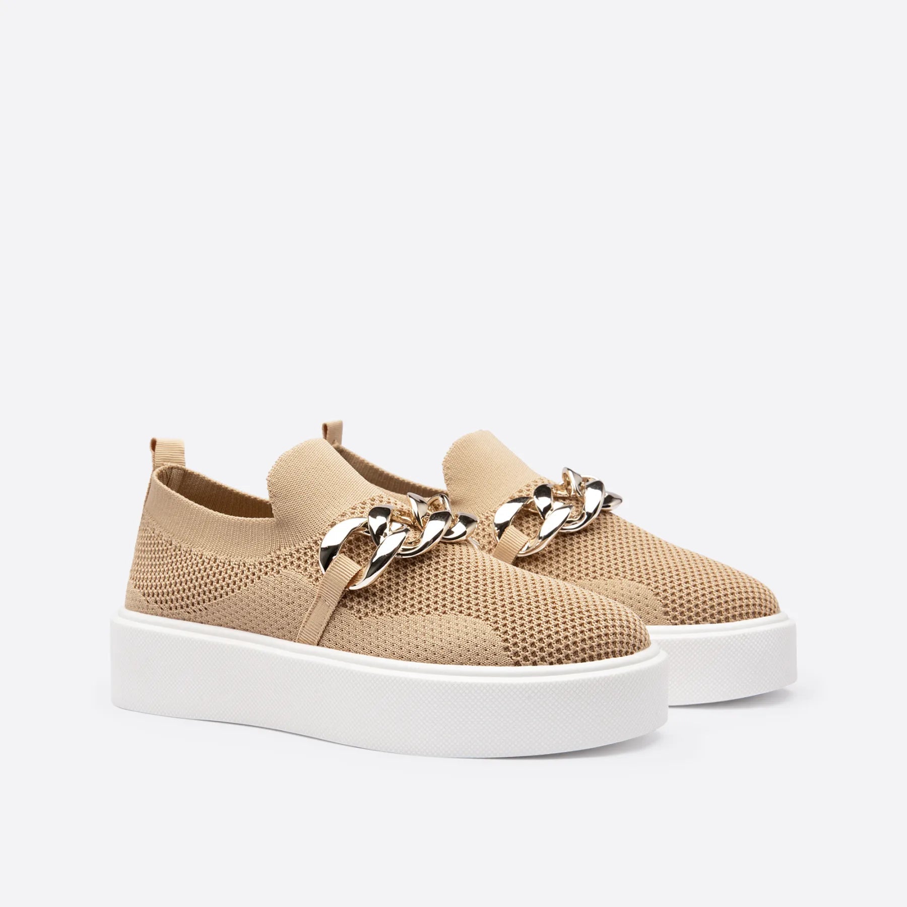 Modieuze slip-on sneaker met chunky kettingdetail – FENNA - Glamorix