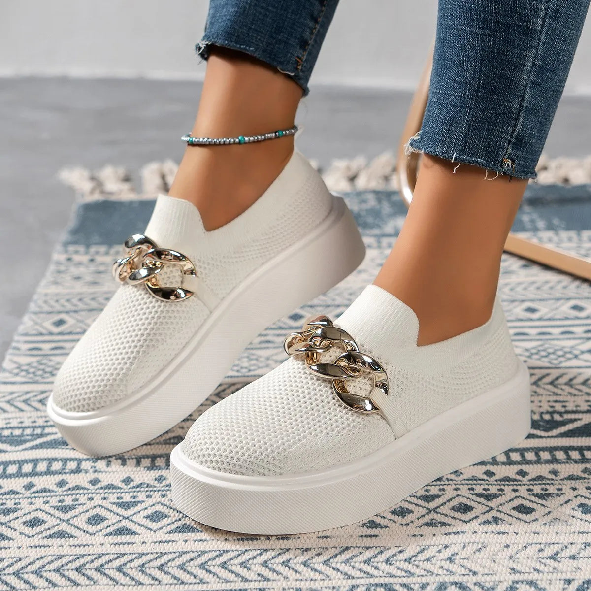 Modieuze slip-on sneaker met chunky kettingdetail – FENNA - Glamorix