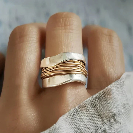 Damesring met golvend design en gewikkelde structuur – AUREA WAVE - Glamorix