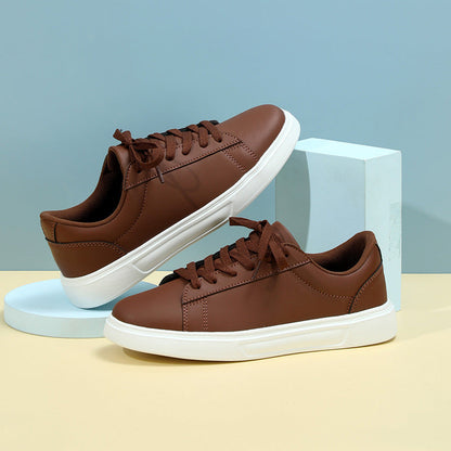 Modieuze lage sneaker met subtiel contrastdetail – ASTELLA - Glamorix