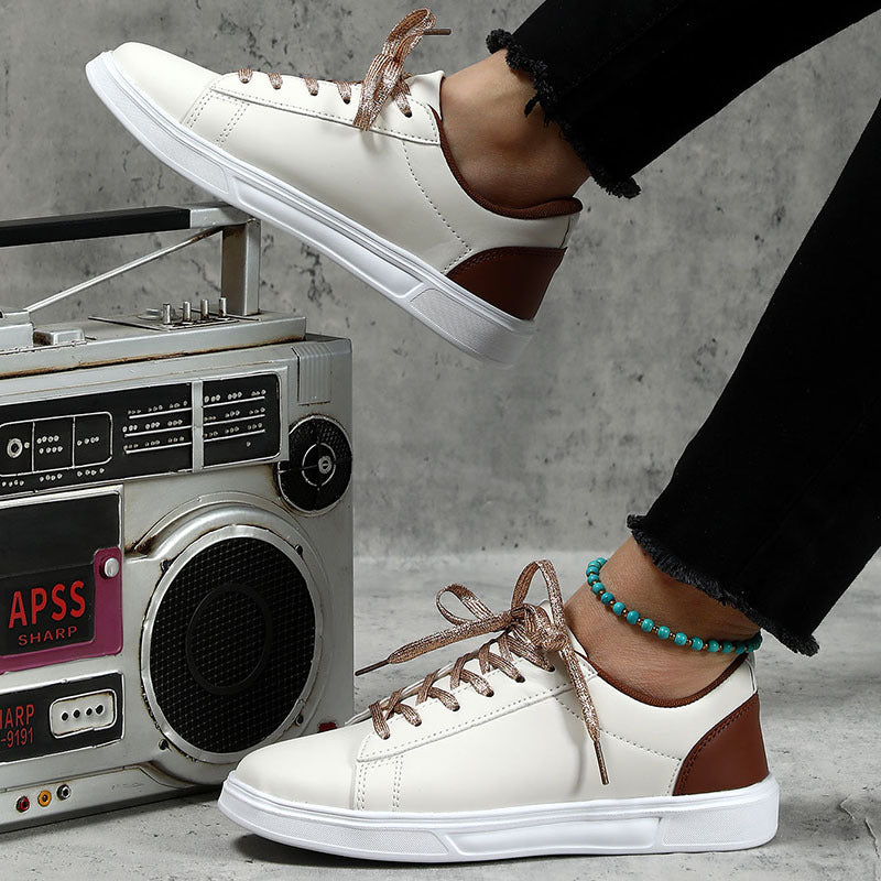 Modieuze lage sneaker met subtiel contrastdetail – ASTELLA - Glamorix