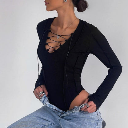 Dames top met V-hals en speels veterdetail – ELIORA LACE - Glamorix