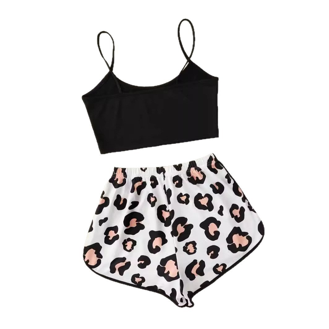 Comfortabele lounge pyjamaset met crop top en elastische short – MAÉLIE SET - Glamorix