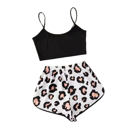 Comfortabele lounge pyjamaset met crop top en elastische short – MAÉLIE SET - Glamorix