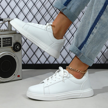 Modieuze lage sneaker met subtiel contrastdetail – ASTELLA - Glamorix