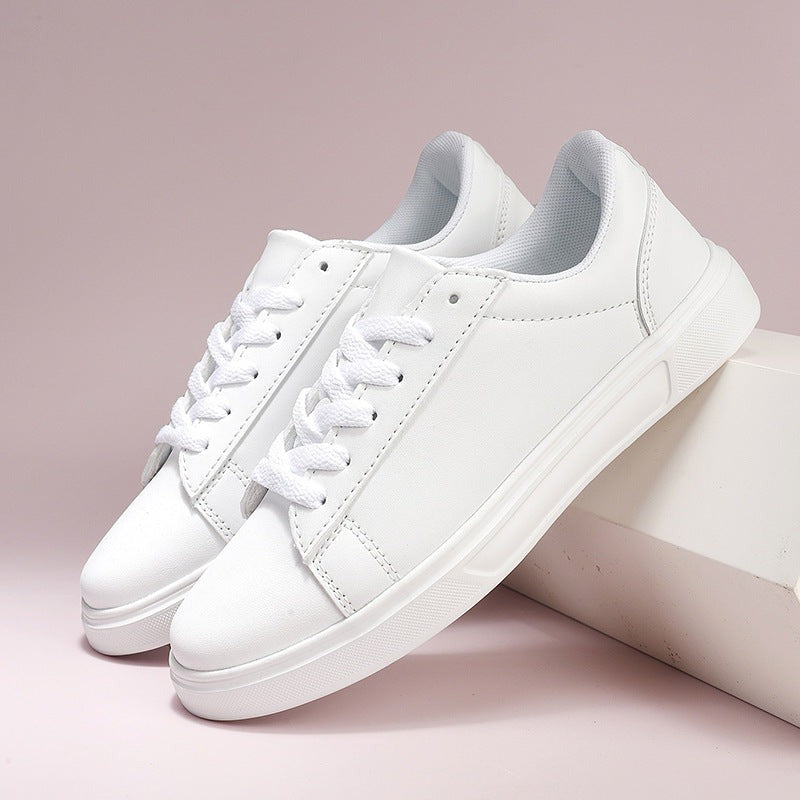 Modieuze lage sneaker met subtiel contrastdetail – ASTELLA - Glamorix