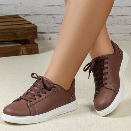 Modieuze lage sneaker met subtiel contrastdetail – ASTELLA - Glamorix