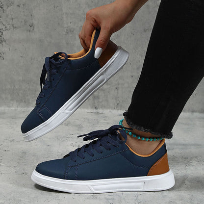 Modieuze lage sneaker met subtiel contrastdetail – ASTELLA - Glamorix