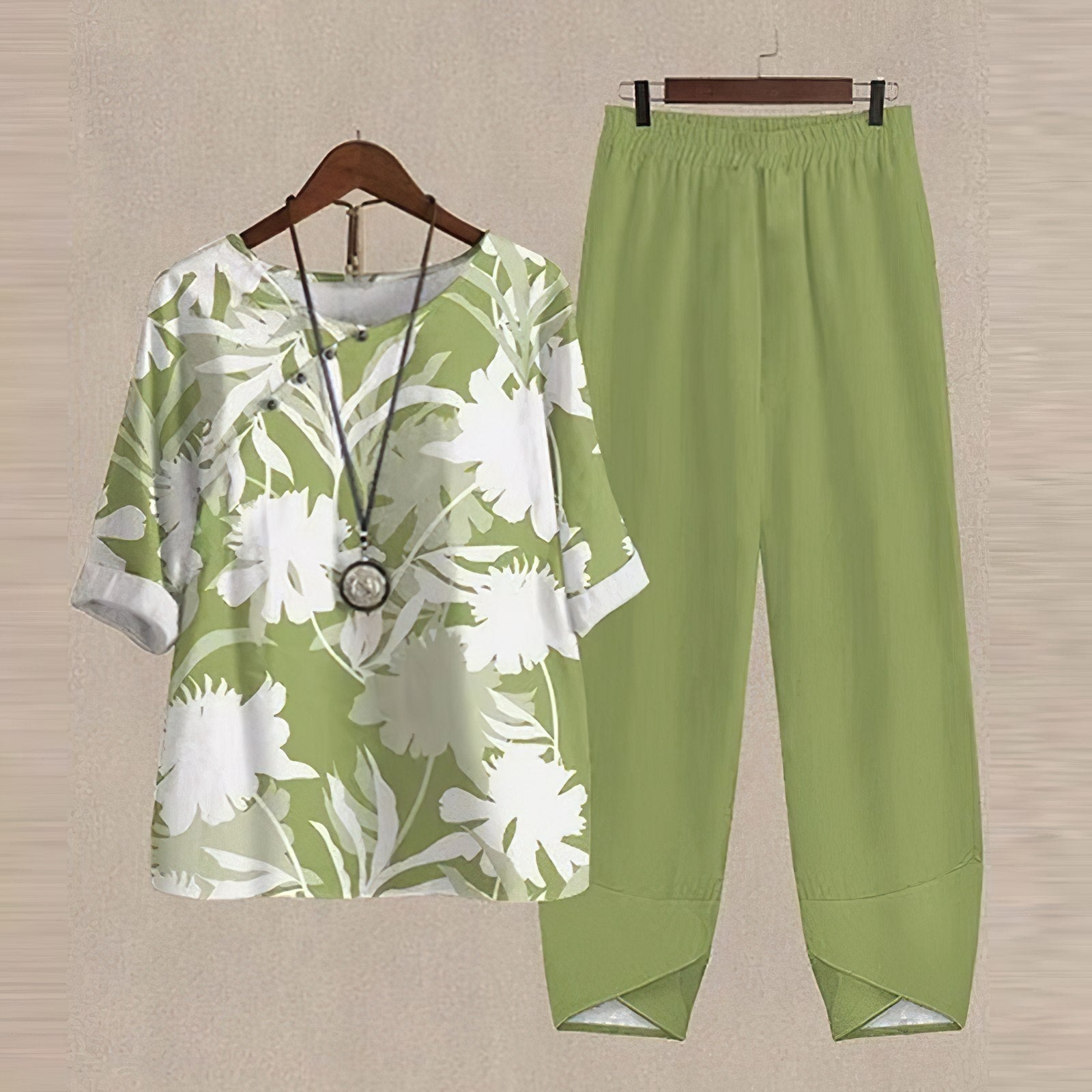 Tweedelige dames set met bloemenprint top en rechte broek – AUREA SET - Glamorix