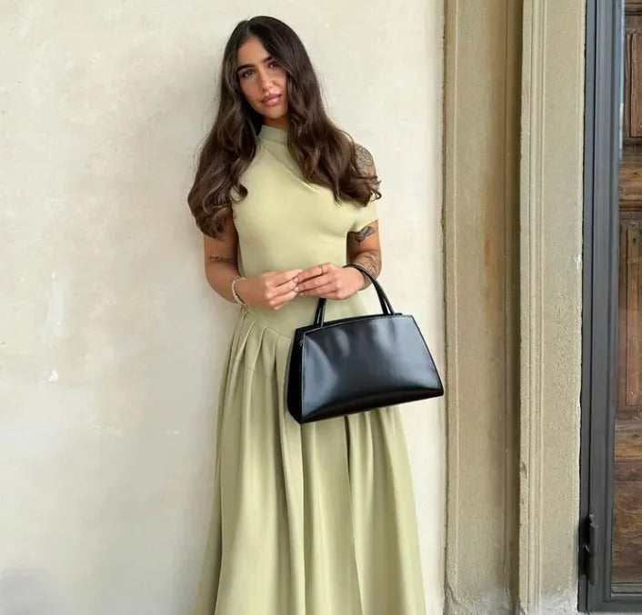 Elegante midi-jurk met hoge hals en geplooide rok – EllaGrace - Glamorix