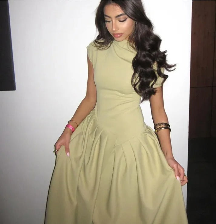 Elegante midi-jurk met hoge hals en geplooide rok – EllaGrace - Glamorix