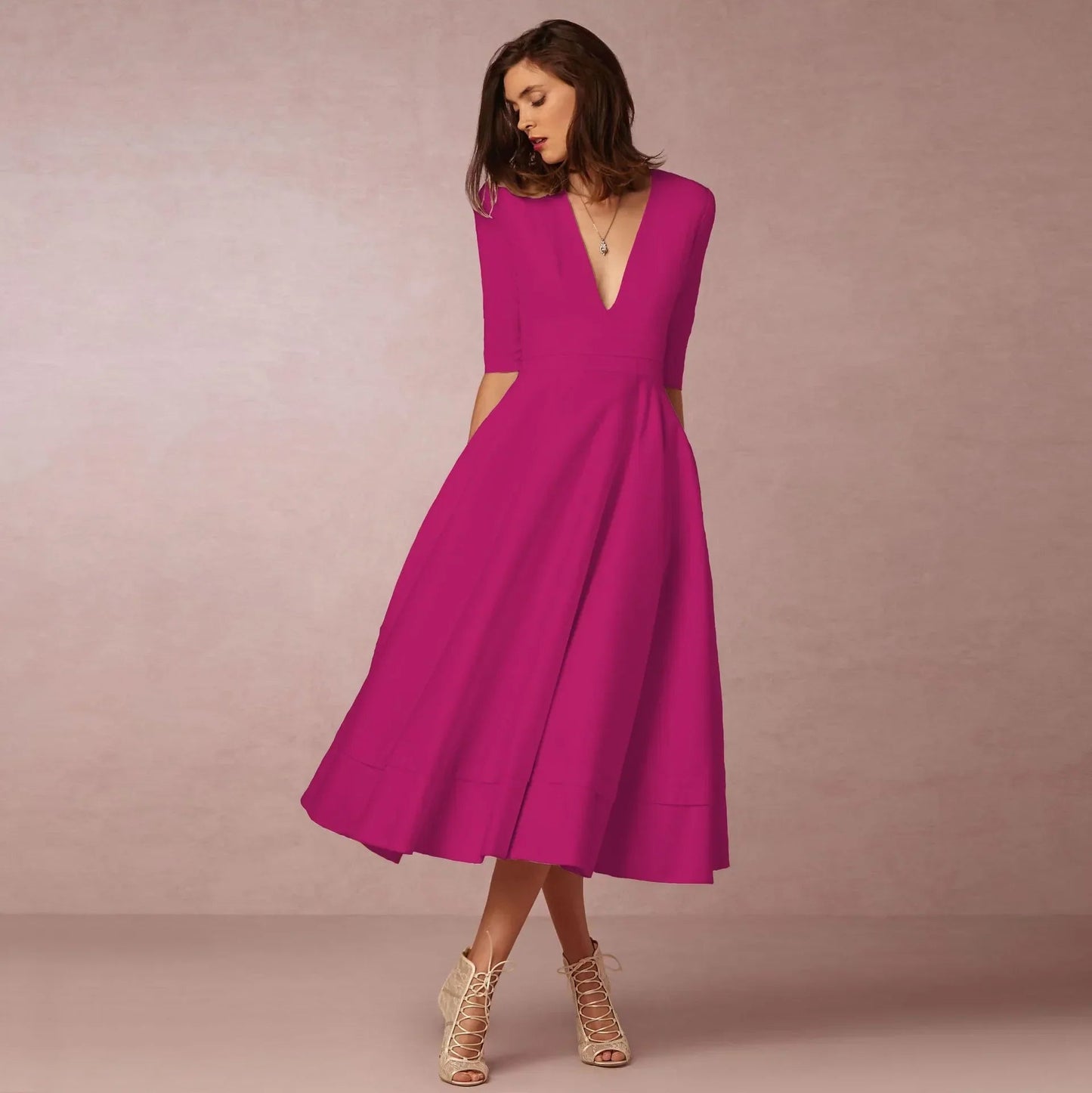 Vrouwelijke midi-jurk met V-hals en halve mouwen – SOLEA GRACE - Glamorix