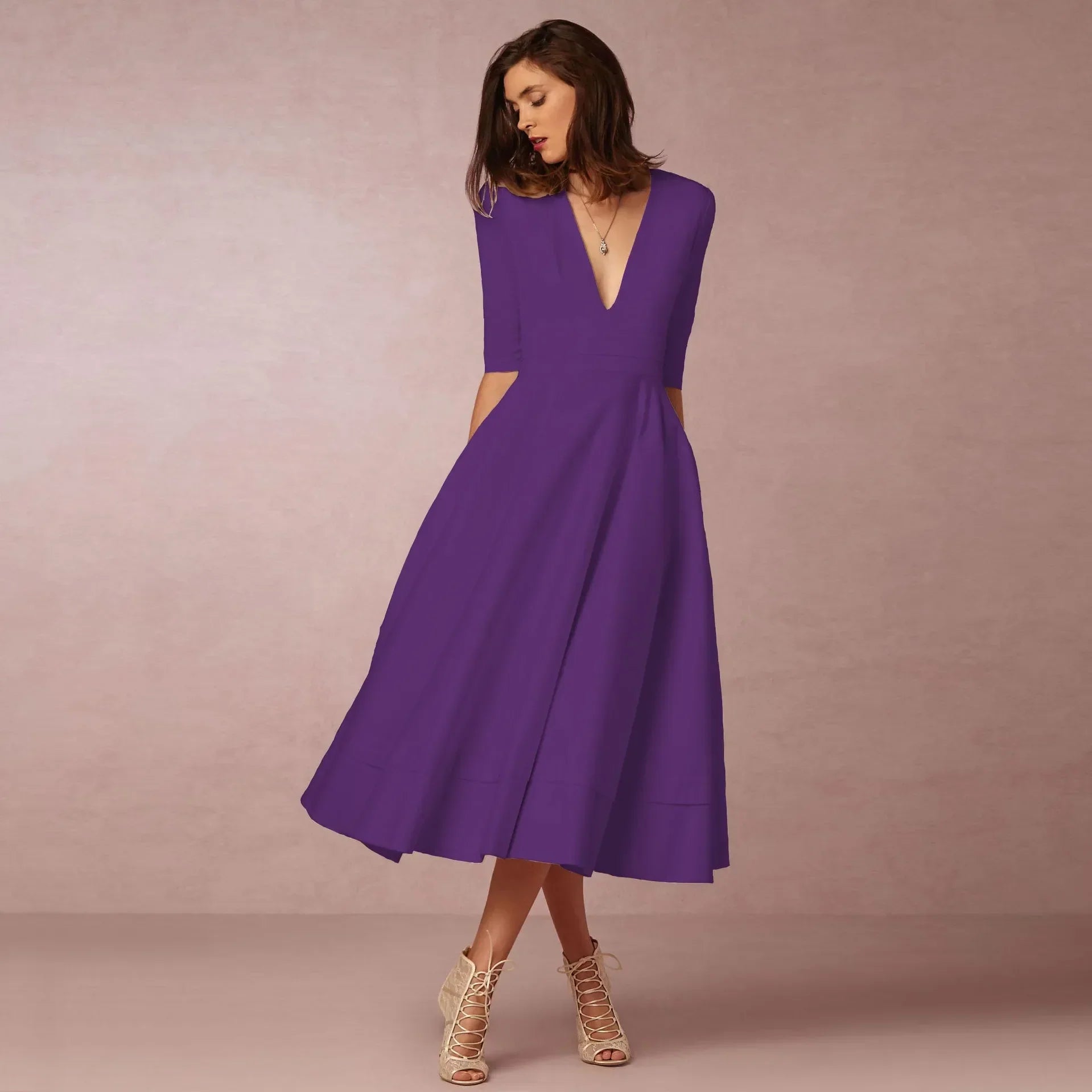 Vrouwelijke midi-jurk met V-hals en halve mouwen – SOLEA GRACE - Glamorix