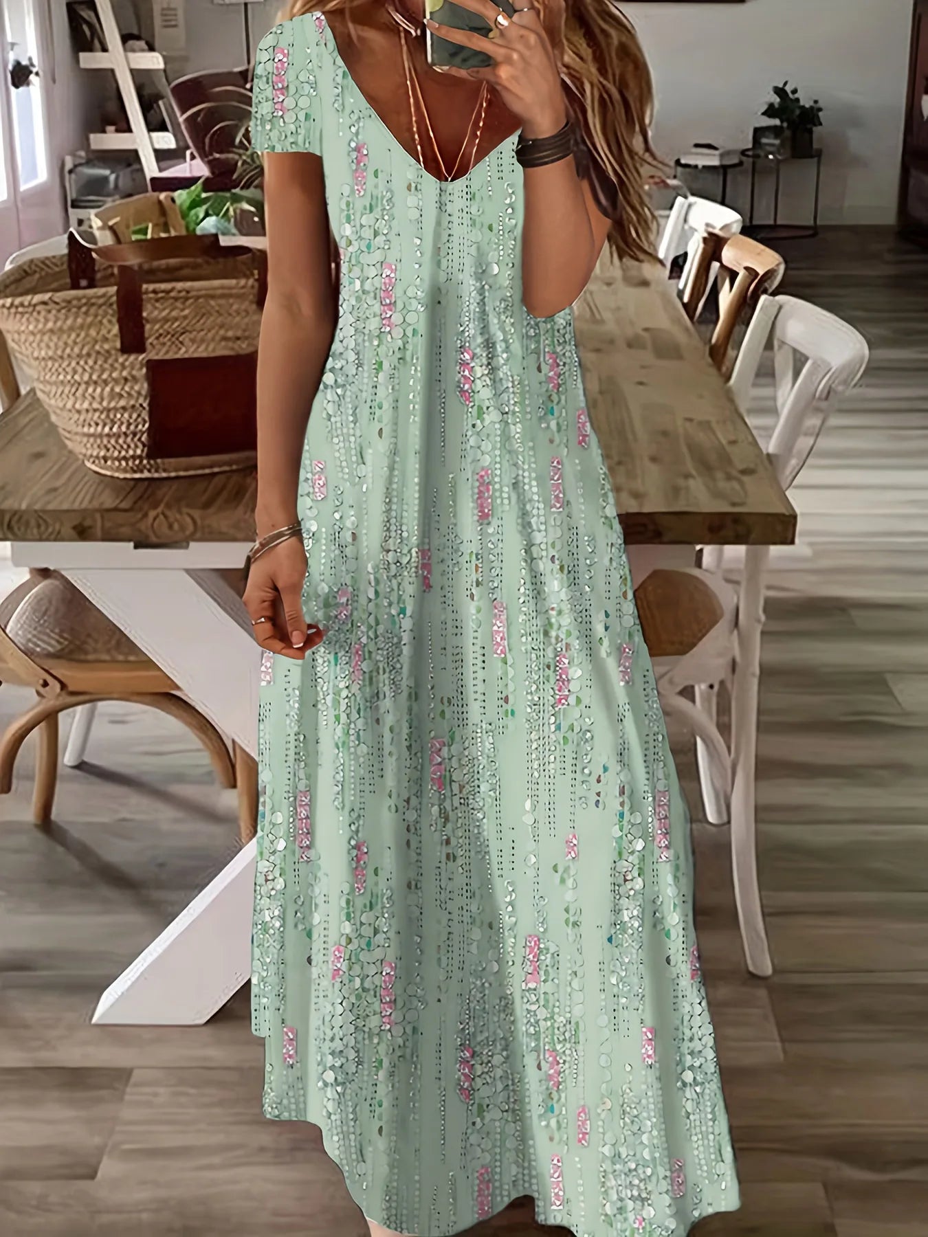 Luchtige maxi zomerjurk met V-hals en bohemian flair – ELARA VIBE - Glamorix