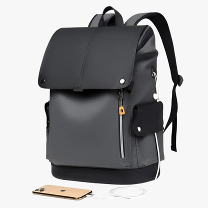 Waterdichte laptoprugzak met USB-oplaadpoort en strak design – NOVARO TechShell - Glamorix