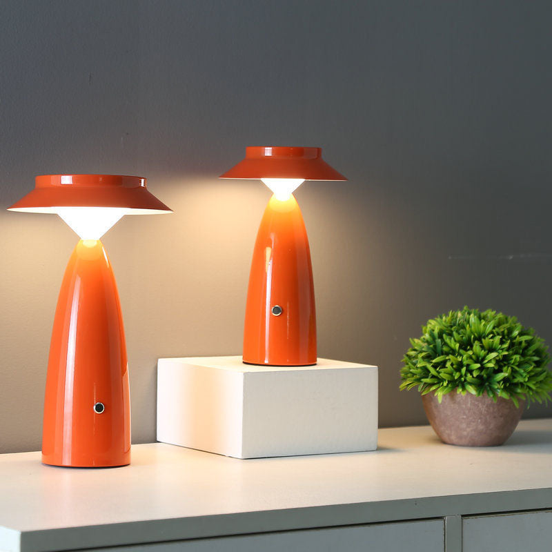 LUMINA - Speelse tafellamp met industrieel ontwerp