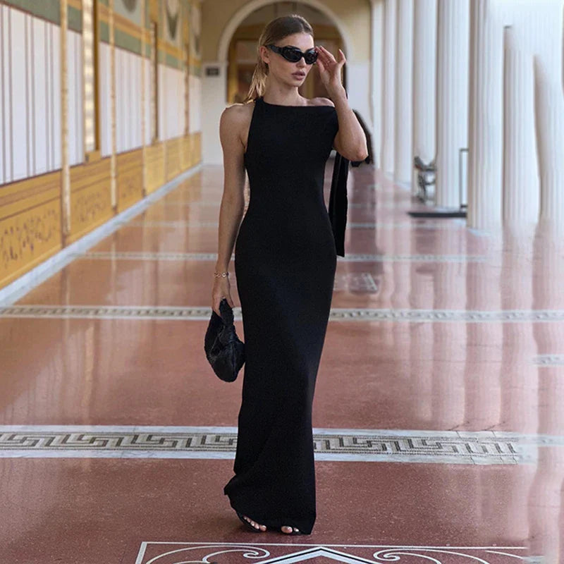 Lange dames avondjurk met strikdetail op één schouder – BellaNoir - Glamorix