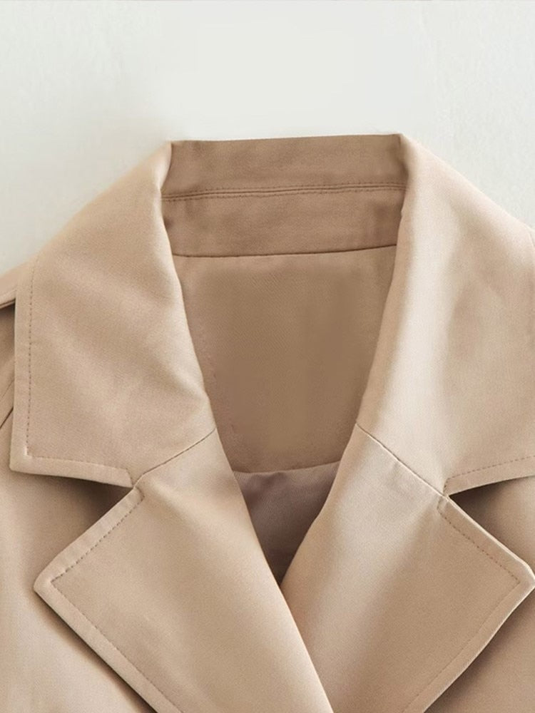 NADIA - Korte trenchcoat in beige