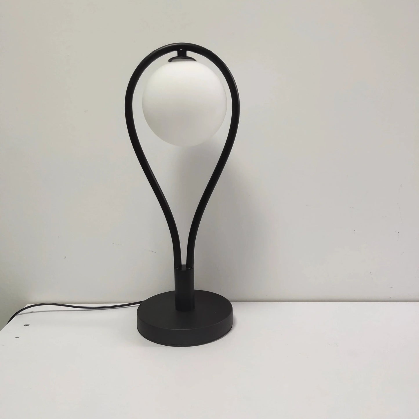 FROSTGLOW - Nachtlamp van mat glas met gouden accenten