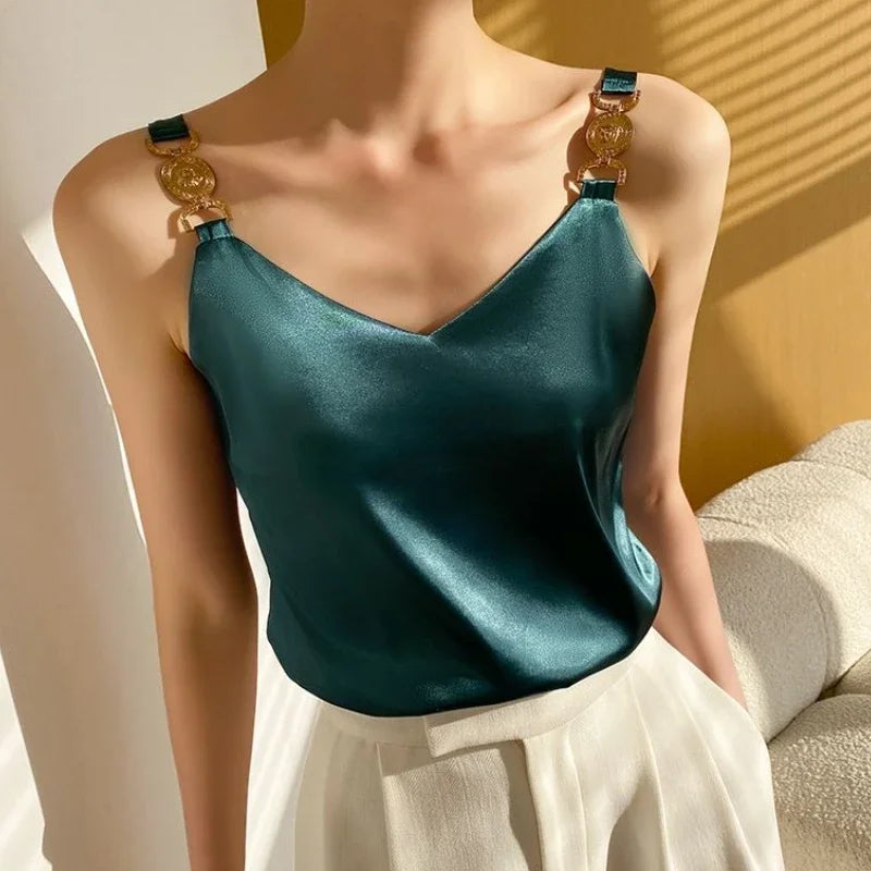 Chique dames top met V-hals en gouden schouderaccenten – LIA GLOW - Glamorix