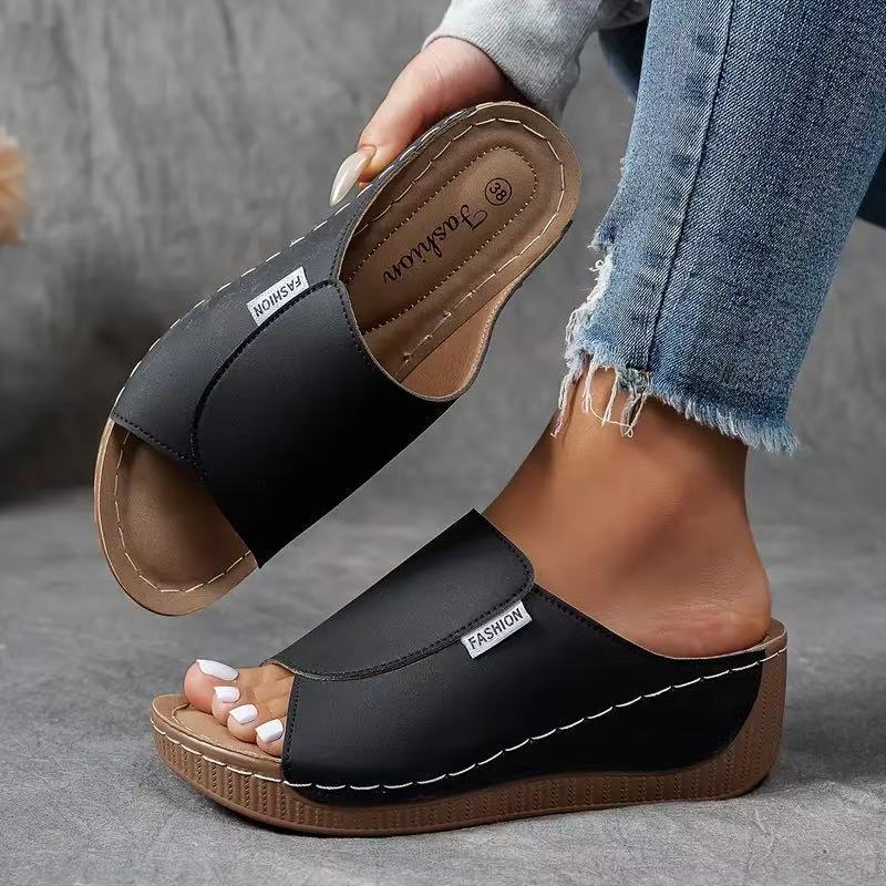 Damesslippers met sleehak en brede gesloten wreefband – SOLARA LIFTSTEP - Glamorix