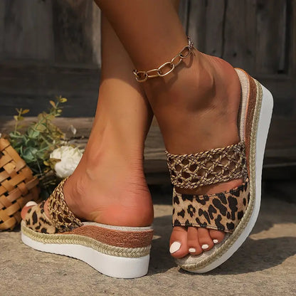 Damessandalen met gevlochten band en comfortabele sleehak – ALINA WEAVE - Glamorix