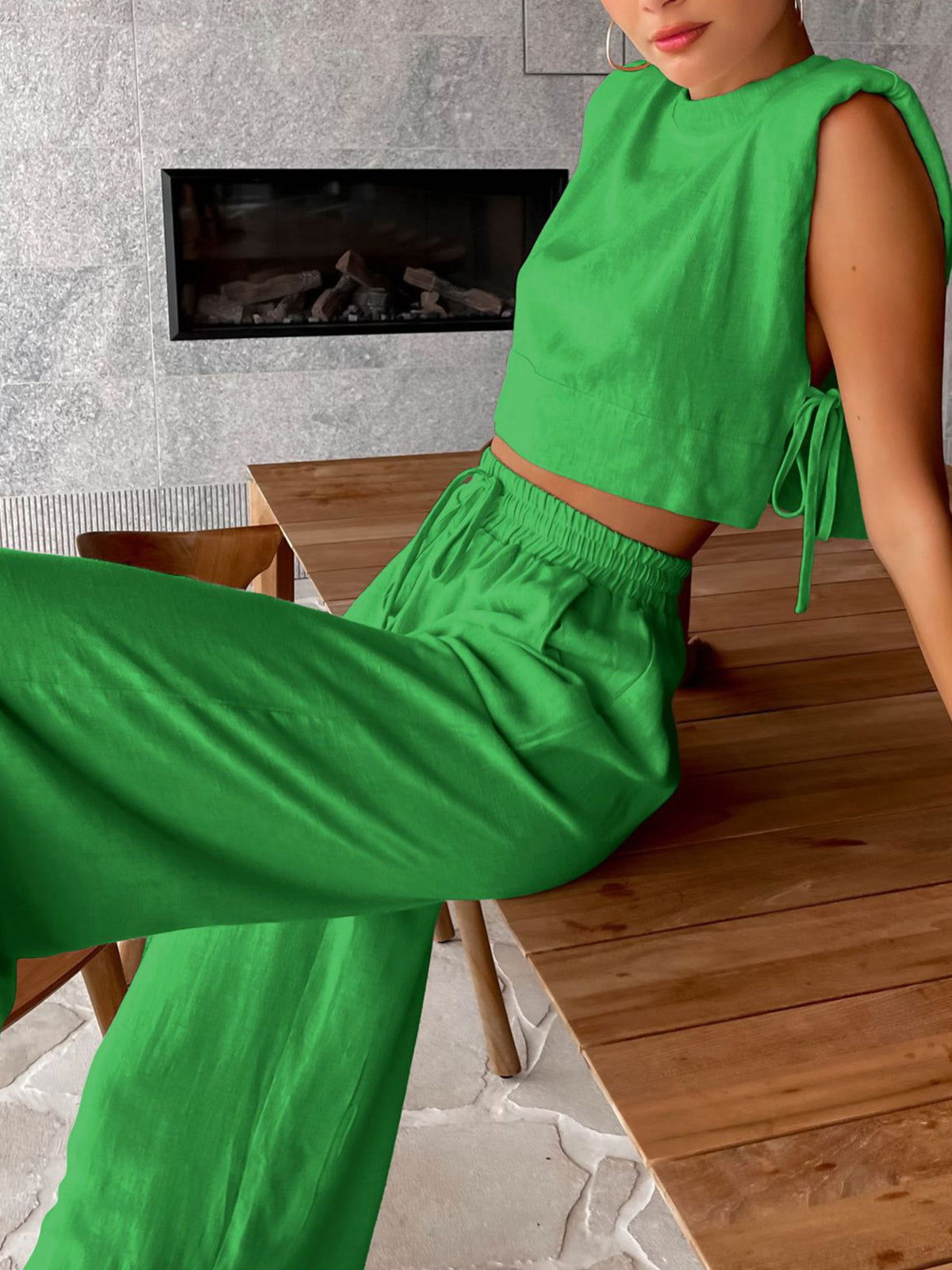 Trendy tweedy setje met vetersluiting: Buikvrij topje, comfortabele broek met elastische tailleband-Glamorix