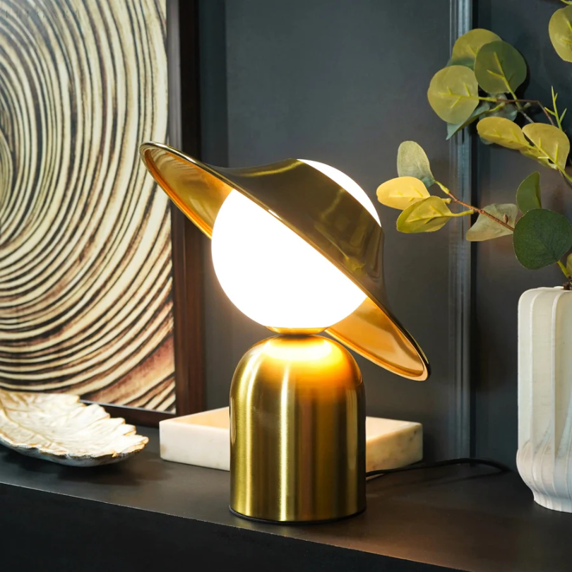 GoldAura – Luxe Goudkleurige Metalen Tafellamp