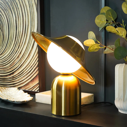 GoldAura – Luxe Goudkleurige Metalen Tafellamp