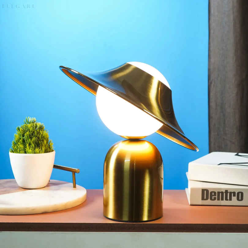 GoldAura – Luxe Goudkleurige Metalen Tafellamp