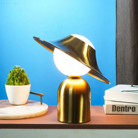 GoldAura – Luxe Goudkleurige Metalen Tafellamp