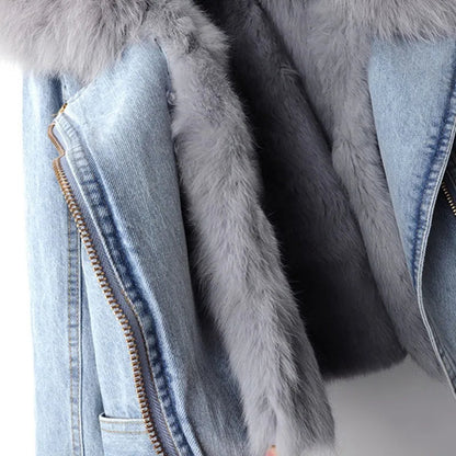Iconisch denim met luxueuze bontkraag voor dames deze winterjas combineert stoer karakter met warm comfort – VESTARA - Glamorix