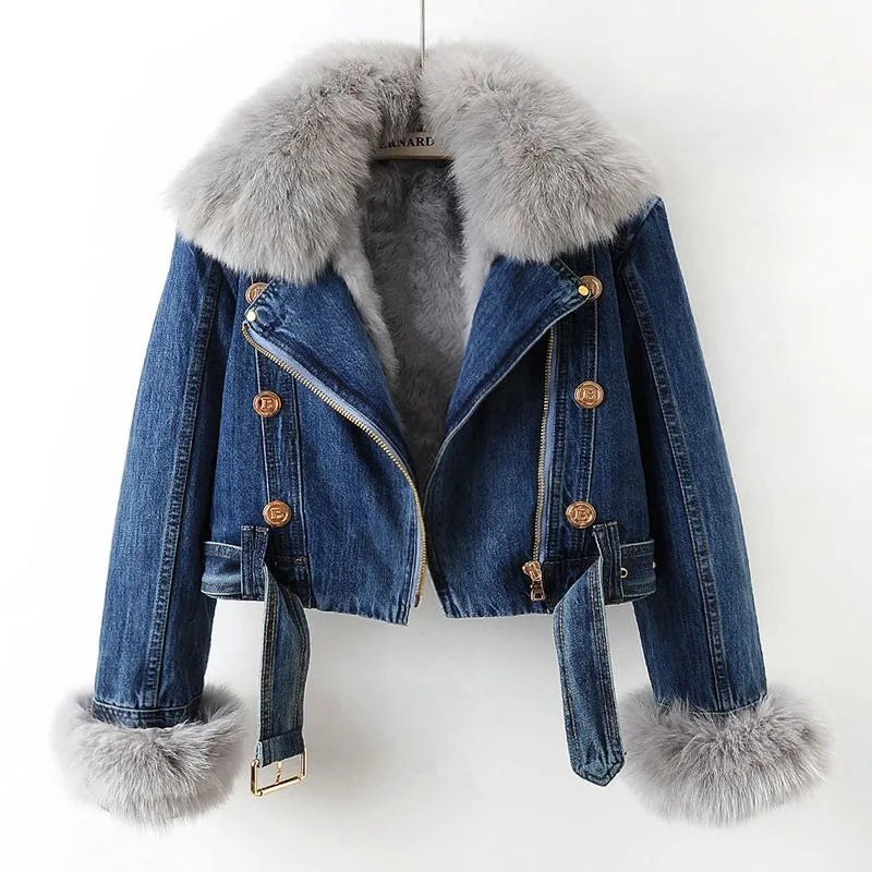 Iconisch denim met luxueuze bontkraag voor dames deze winterjas combineert stoer karakter met warm comfort – VESTARA - Glamorix