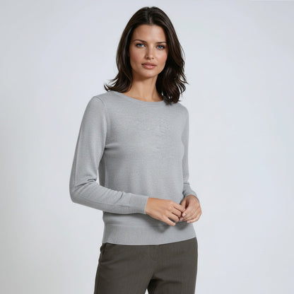 Eenvoud in tijdloze perfectie deze elegante trui voor dames met lange mouwen en ronde hals – NEXORA - Glamorix