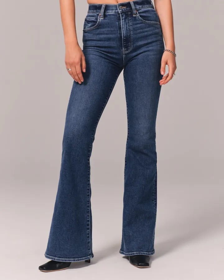 ELISE - Moderne flared jeans voor dames met een stijlvolle twist