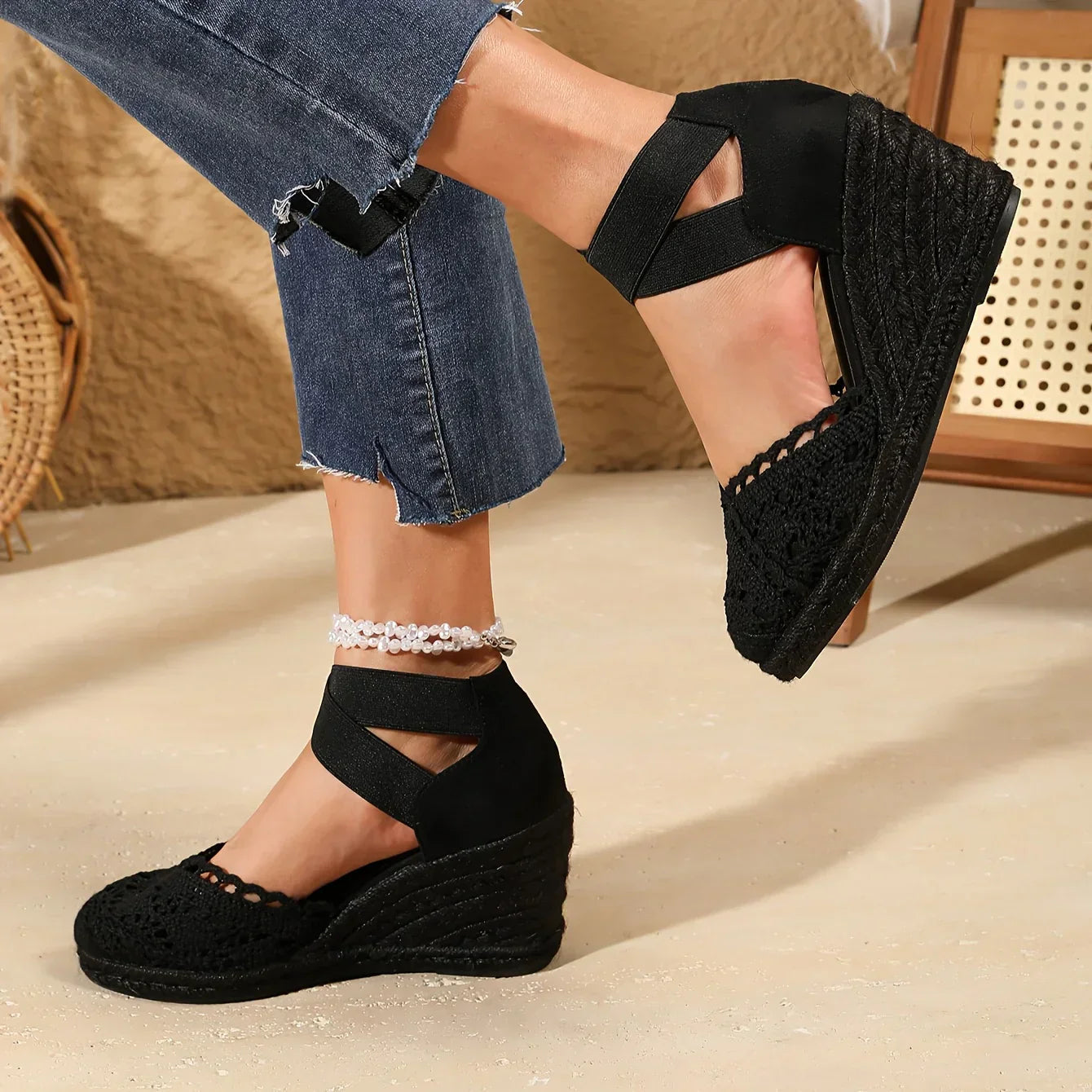 Modieuze sleehak sandalen met gehaakt detail en elastische enkelband – RHÉNA - Glamorix
