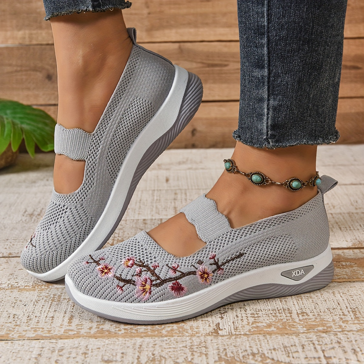 Comfortabele dames instapschoenen met bloemenborduursel en verhoogde zool – FLORÉLIA STEP - Glamorix