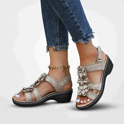 Damessandalen met bloemdetail en comfortabele pasvorm – FLORINA BLOOM - Glamorix