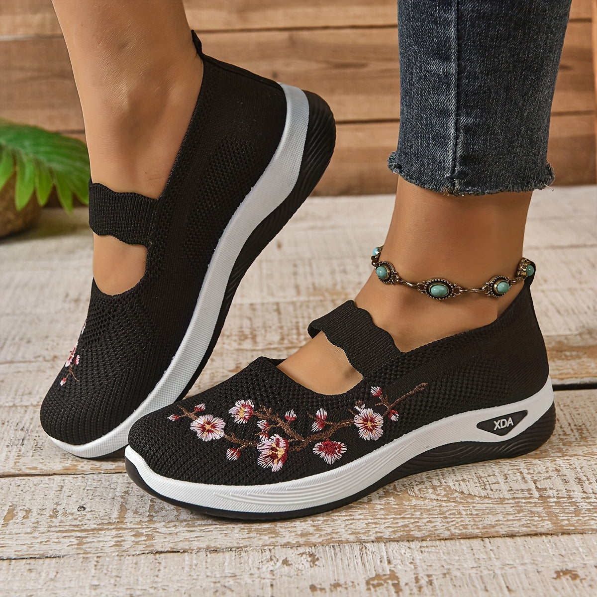 Comfortabele dames instapschoenen met bloemenborduursel en verhoogde zool – FLORÉLIA STEP - Glamorix