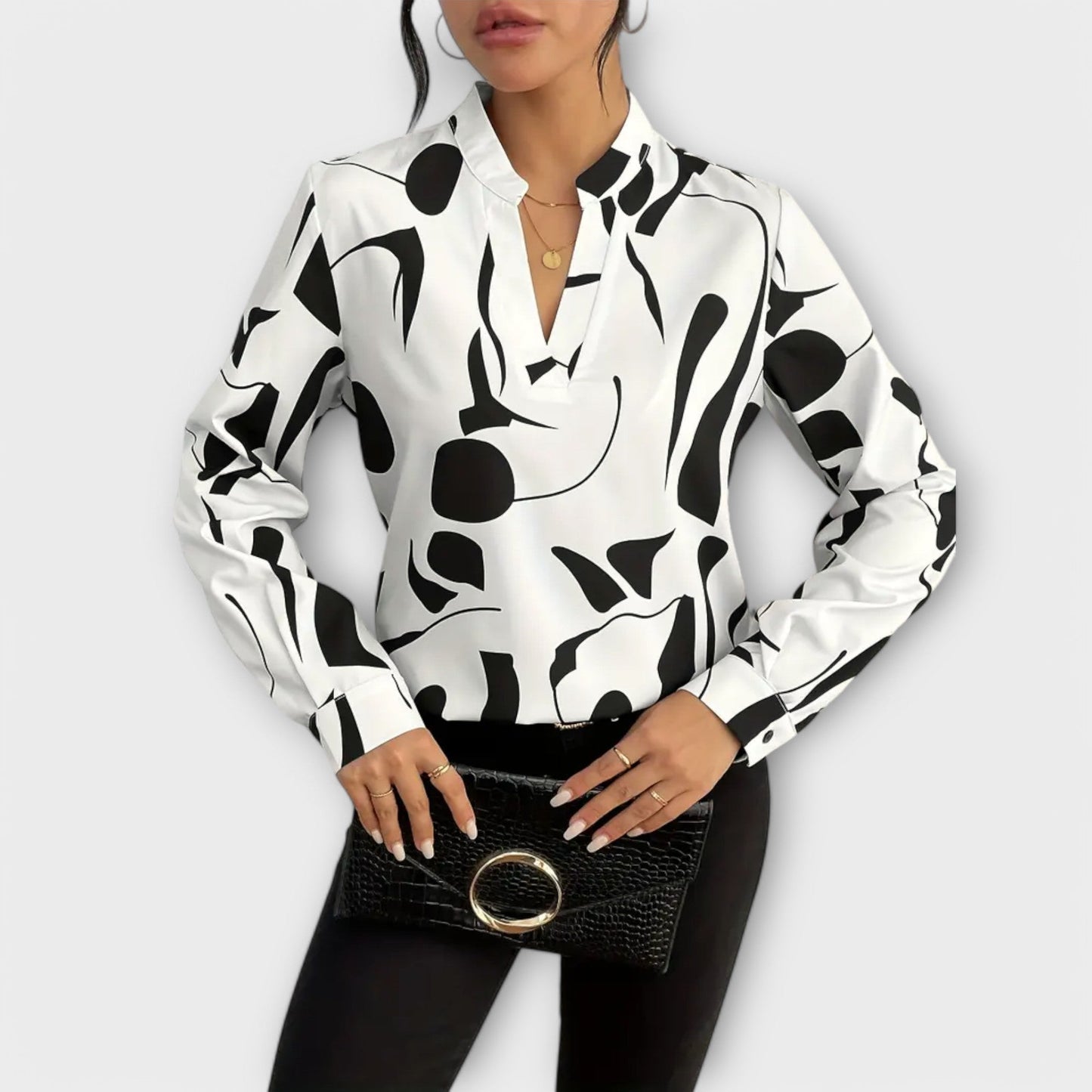 Luchtige dames top met abstracte print en V-split hals – AYANA ART - Glamorix