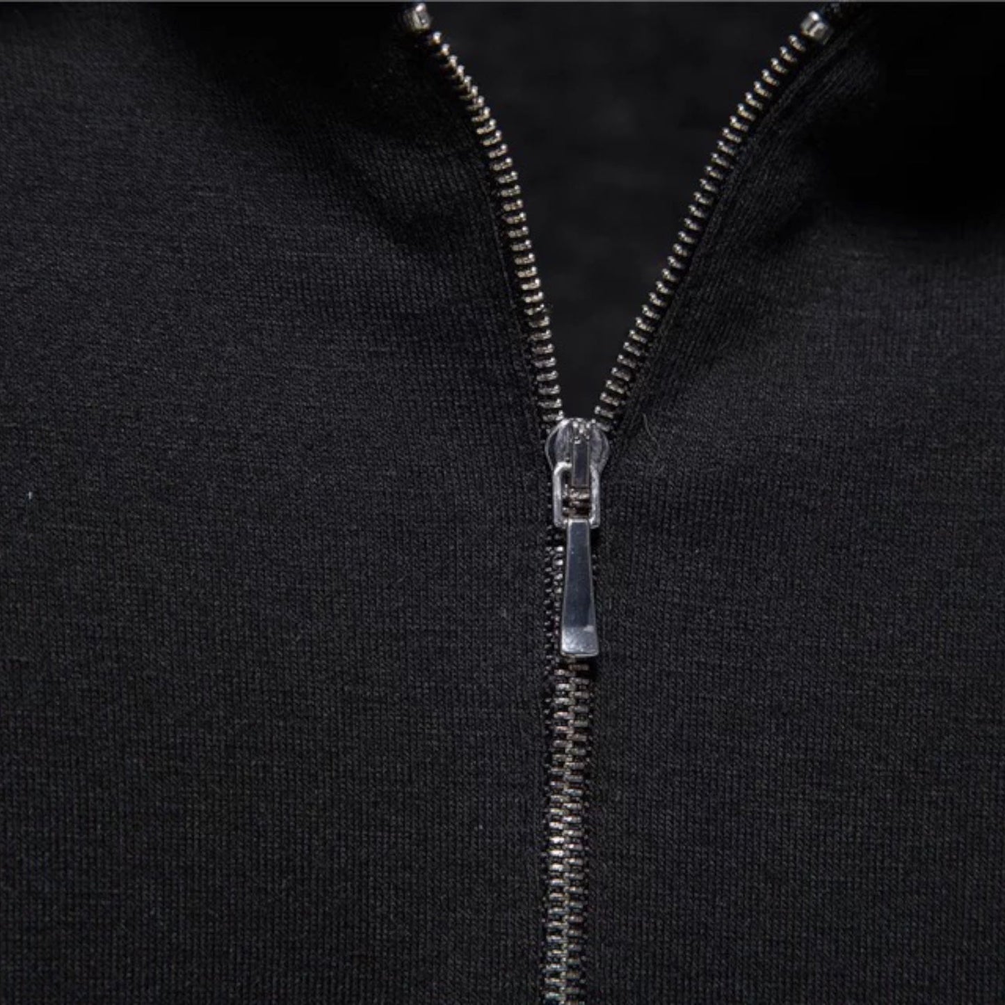 LEO - Shirt met korte mouwen en ritssluiting voor een moderne touch