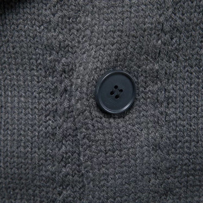 AXEL – Dik gebreid jack met knoopsluiting voor ultieme warmte en stijl