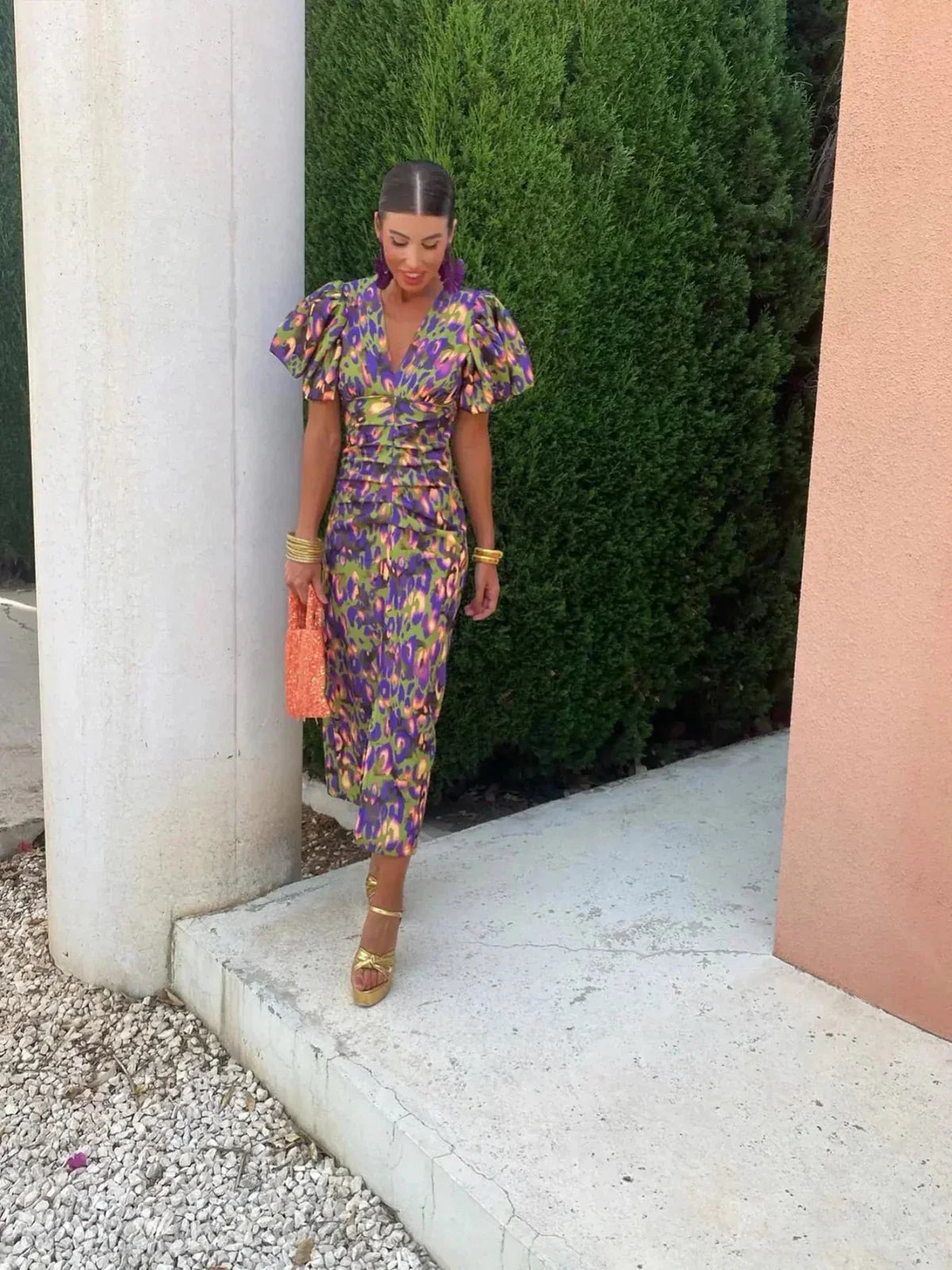 AYENNE – Midi damesjurk met pofmouwen en verfijnd cut-out detail - Glamorix
