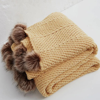 CHENILLEPOM – Chunky knit chenille deken met schattige pompons