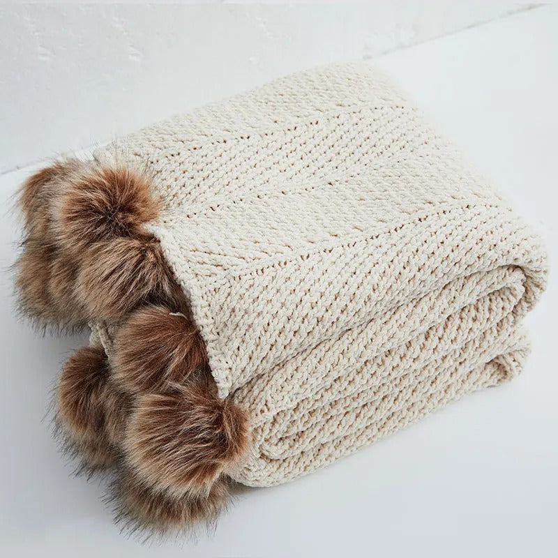 CHENILLEPOM – Chunky knit chenille deken met schattige pompons