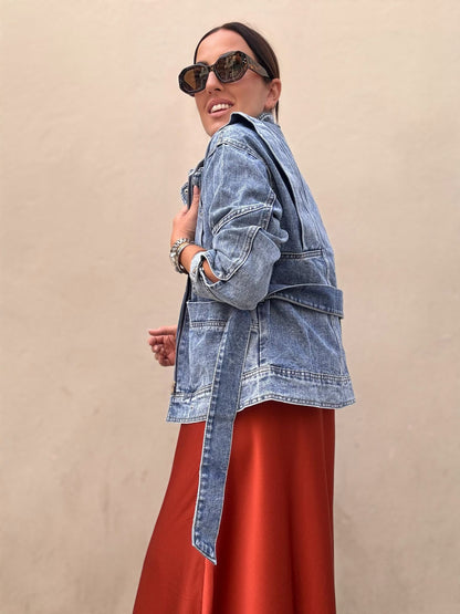 Getailleerde dames spijkerjas met ceintuur en stoere uitstraling – DENIA BELT - Glamorix