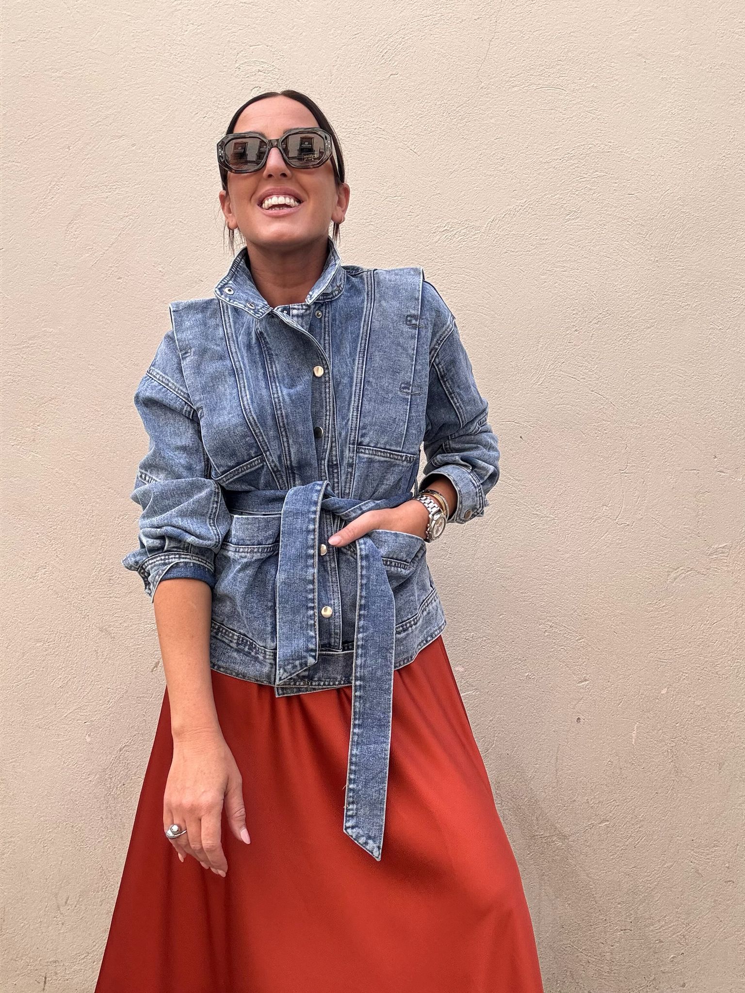 Getailleerde dames spijkerjas met ceintuur en stoere uitstraling – DENIA BELT - Glamorix