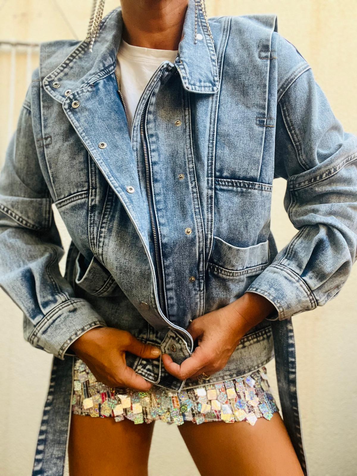 Getailleerde dames spijkerjas met ceintuur en stoere uitstraling – DENIA BELT - Glamorix